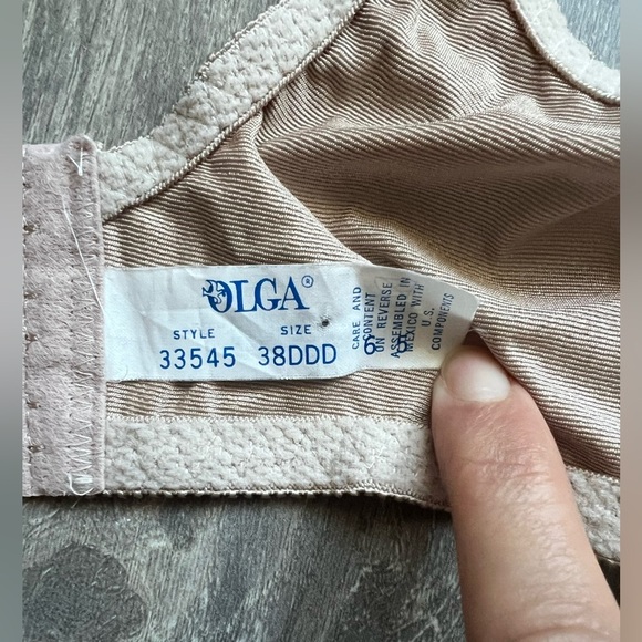 Vtg Olga Shiny Nude Satin Floral Underwire Unpadded Second Skin Bra 33545 38DD - Picture 7 of 7